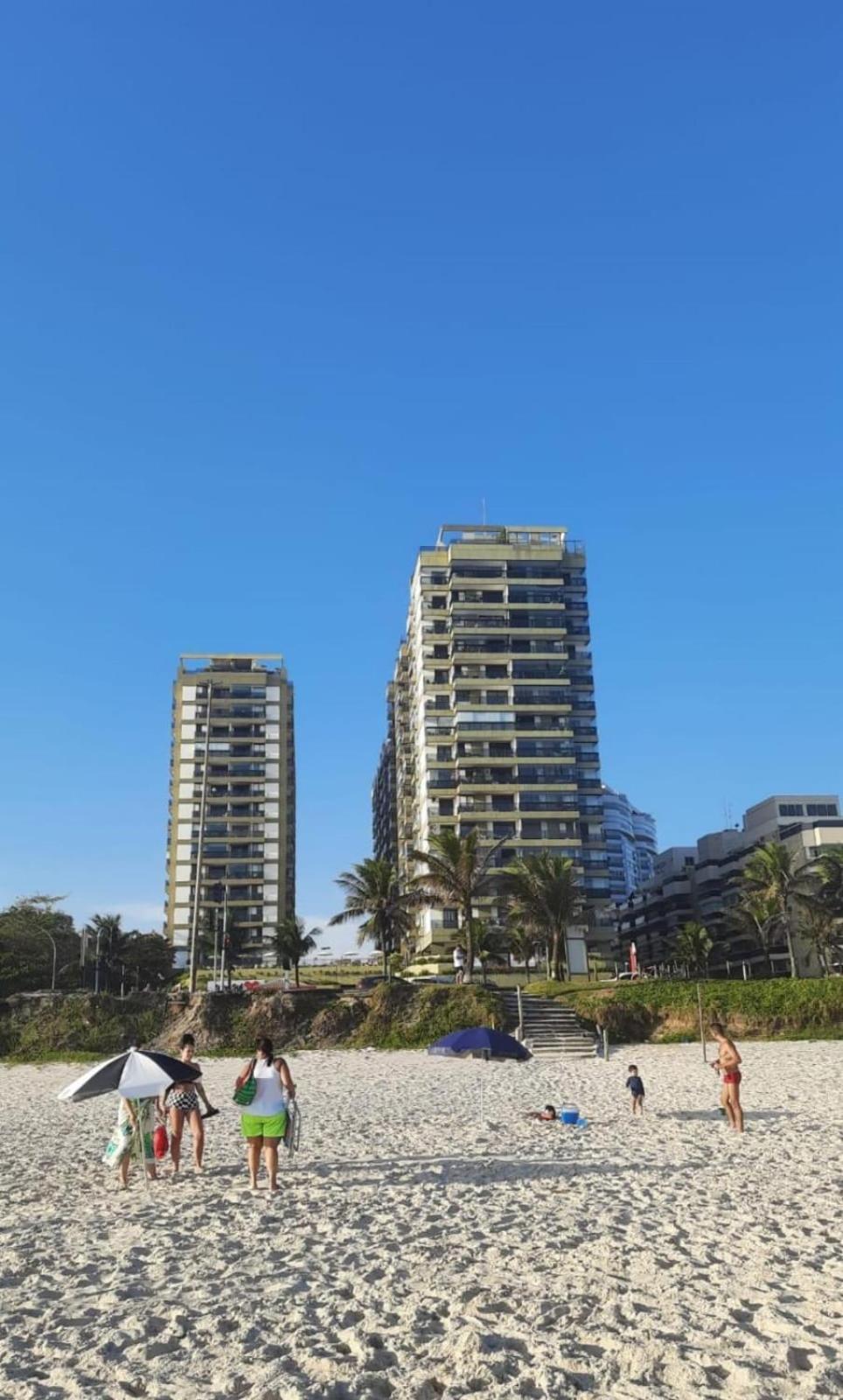 Lindo Apto No Barrabela, Todo Equipado, Com Arcondicionados Split Novos No Quarto E Na Sala, Limpissimo, Cheiroso, Novinho, Condominio Em Frente A Praia, Com Piscina Aquecida, Sauna, Quadra, Academia, Lavanderia, Salao De Beleza, Restaurantes, Mercad Rio de Janeiro Ngoại thất bức ảnh
